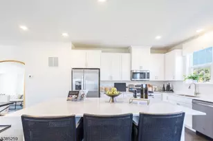 42 Gladstone Ct, Hanover Township, NJ 07981 - Photo 1