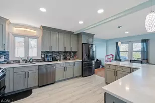 36 N Vivyen St, Bergenfield, NJ 07621 - Photo 9