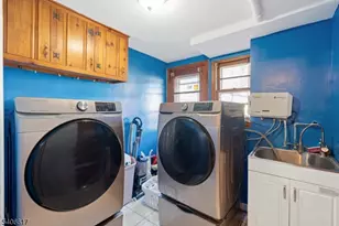 36 N Vivyen St, Bergenfield, NJ 07621 - Photo 23