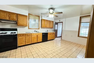 324 Court St, Elizabeth, NJ 07206 - Photo 1