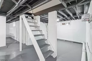 328 Hawthorne St, Orange, NJ 07050 - Photo 23