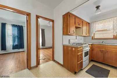 22 Arthur St, Clifton, NJ 07011 - Photo 5