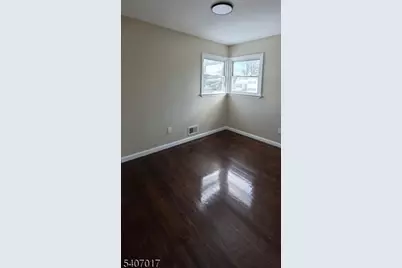 22 Robin Pl, Sayreville, NJ 08859 - Photo 5