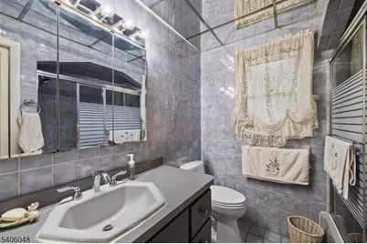 15 Inwood St, Clifton, NJ 07011 - Photo 9