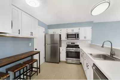 255 Resnik Court, Franklin Township, NJ 08873 - Photo 7