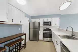 255 Resnik Ct, Franklin Township, NJ 08873 - Photo 7