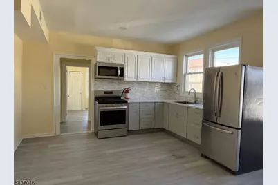 251 Clinton Pl, Newark, NJ 07112 - Photo 5