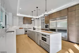 39 Westmount Dr, Livingston, NJ 07039 - Photo 11