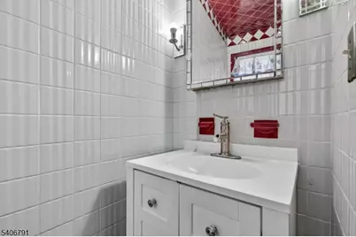 16 Parkview Pl, Passaic, NJ 07055 - Photo 13