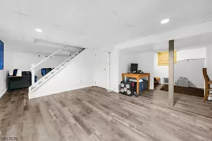 1 Oak Grove Rd, Raritan Township, NJ 08822 - Photo 19