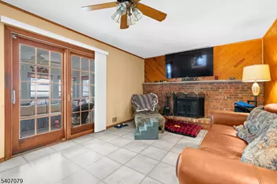 1 Oak Grove Rd, Raritan Township, NJ 08822 - Photo 9