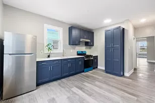 337 Leslie St, Newark, NJ 07112 - Photo 1