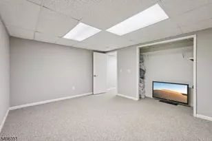 47 Chicopee Dr, Wayne Twp., NJ 07470 - Photo 29