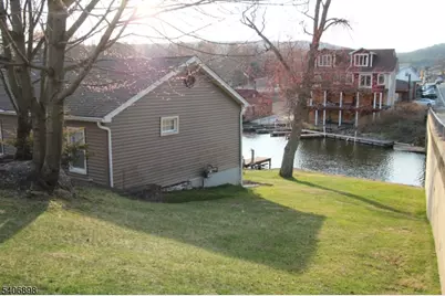 31 Ringwood La, West Milford, NJ 07421 - Photo 15