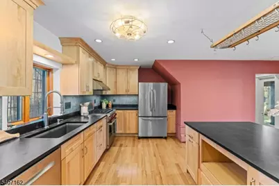 16 Lynn Dr, Clifton, NJ 07013 - Photo 11