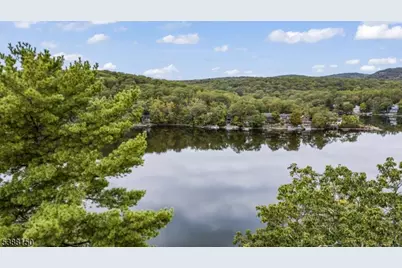 68 High Point Rd, Bloomingdale, NJ 07403 - Photo 7