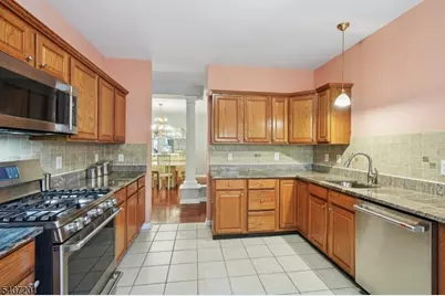 806 Holly Lane #806, Cedar Grove Twp., NJ 07009 - Photo 17