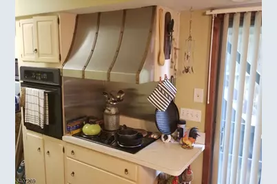 36 Glenwild Ave #1, Bloomingdale, NJ 07403 - Photo 5