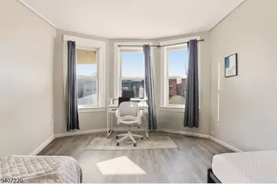 106 Wegman Pkwy, Jersey City, NJ 07305 - Photo 17