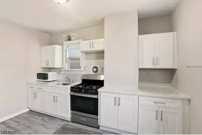 106 Wegman Pkwy, Jersey City, NJ 07305 - Photo 23