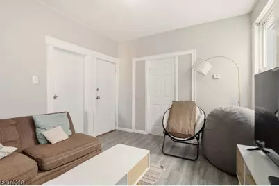 106 Wegman Pkwy, Jersey City, NJ 07305 - Photo 21