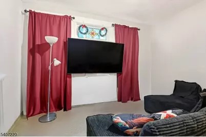 106 Wegman Pkwy, Jersey City, NJ 07305 - Photo 9