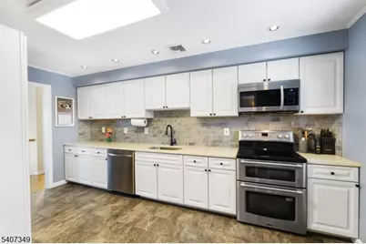 7 Mulberry Ln, Hampton Township, NJ 07860 - Photo 9