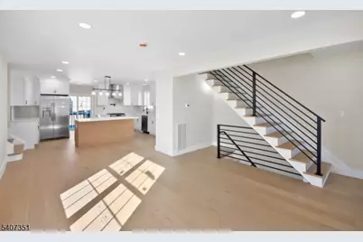 715 Stuyvesant Ave, Lyndhurst Township, NJ 07071 - Photo 3