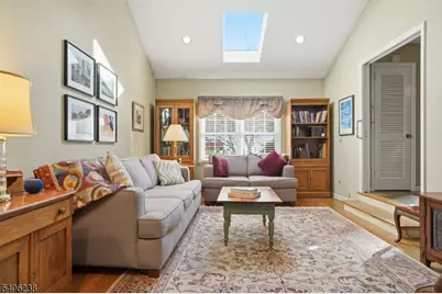 33 Yarmouth Dr, New Providence, NJ 07974 - Photo 15