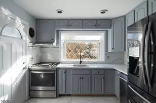 301 Riverview Rd, Pompton Lakes, NJ 07442 - Photo 3