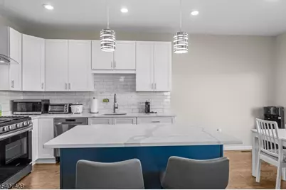 76 Valerie Dr, Manville, NJ 08835 - Photo 3