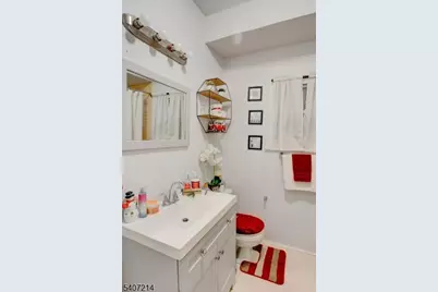 756 S 10th St, Newark, NJ 07108 - Photo 15