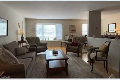 37 Chanda Ct, Clifton, NJ 07012 - Photo 3
