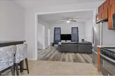 105 Huntington Ter, Newark, NJ 07112 - Photo 7