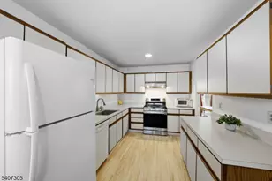 99 Woodmere Dr, Sayreville Boro, NJ 08859 - Photo 17