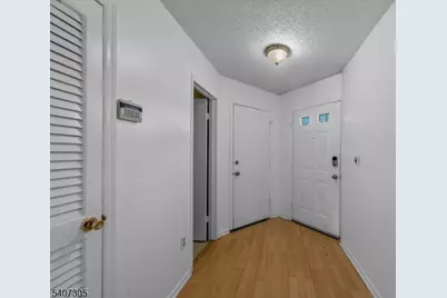 99 Woodmere Dr, Sayreville, NJ 08859 - Photo 23