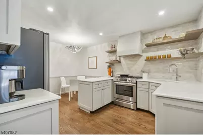 6 Hampshire Dr, Mendham, NJ 07945 - Photo 9