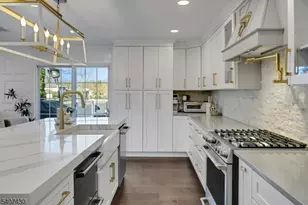 2 Knoll Rd, Fairfield, NJ 07004 - Photo 7