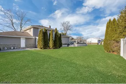 2 Knoll Rd, Fairfield, NJ 07004 - Photo 35