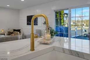 2 Knoll Rd, Fairfield, NJ 07004 - Photo 9