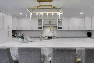 2 Knoll Rd, Fairfield, NJ 07004 - Photo 13