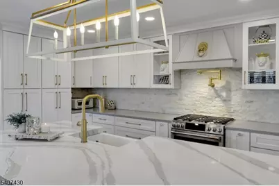 2 Knoll Rd, Fairfield, NJ 07004 - Photo 11