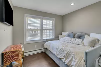 2 Knoll Rd, Fairfield, NJ 07004 - Photo 33