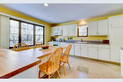 40 Susquehanna Trail, Branchburg Township, NJ 08876 - Photo 19