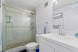 10 N Wood Ave, Linden, NJ 07036 - Photo 15