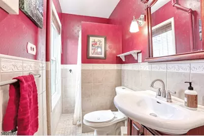 112 Diamond Bridge Ave, Hawthorne, NJ 07506 - Photo 7