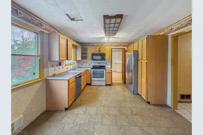 4 Hadlar Dr, Clinton Township, NJ 08833 - Photo 9