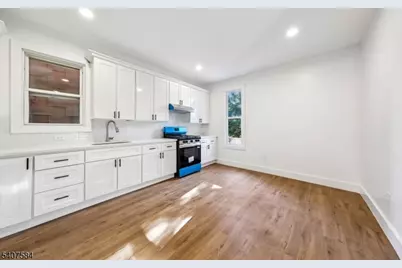 275 Claremont Ave, Jersey City, NJ 07305 - Photo 11