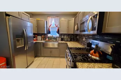 24 Farrington St, Union Township, NJ 07088 - Photo 3