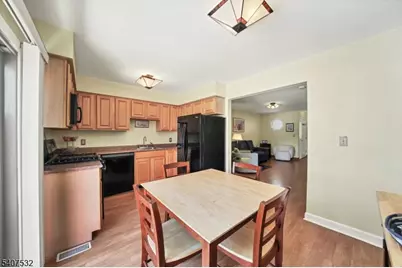 269 Spruce Ct, Raritan Township, NJ 08822 - Photo 5